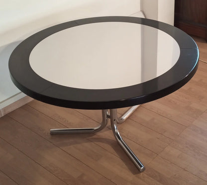 Tavolo da pranzo desco vintage di achille castiglioni con piano nero e gambe cromate per zanotta anni 70
