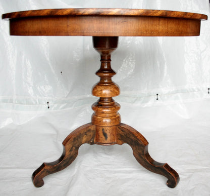 Tavolo da centro intarsiato italia in legno con motivi geometrici e dimensioni perfette ante 1890
